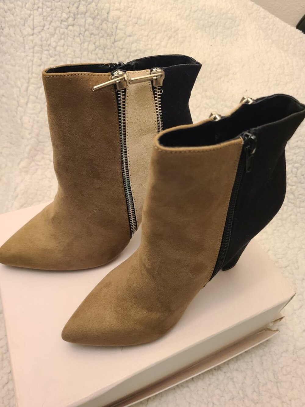 Justfab Woman's 8 booties pointed toe-zip up black-brown - Picture 2 of 9